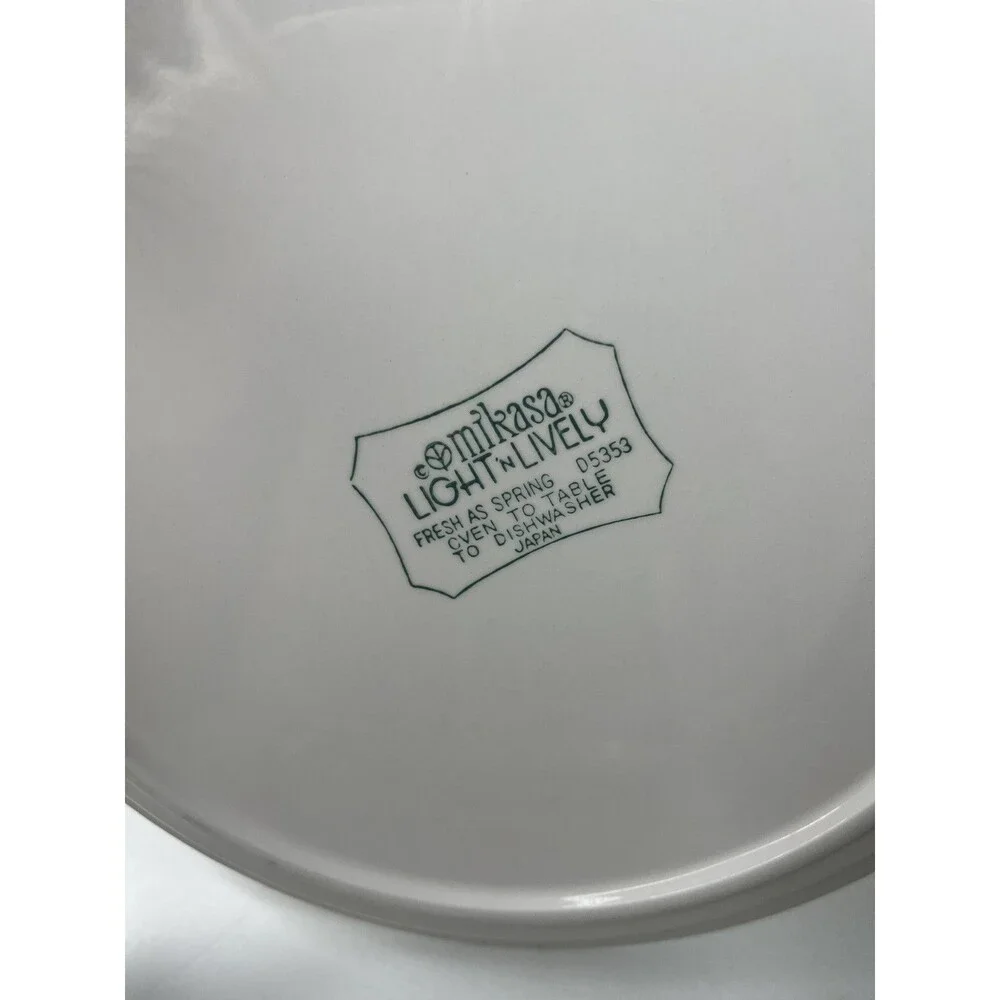 Mikasa Light n Lively Happy Set Of 4 Dinner Plates 70’s Flower Floral BIN2